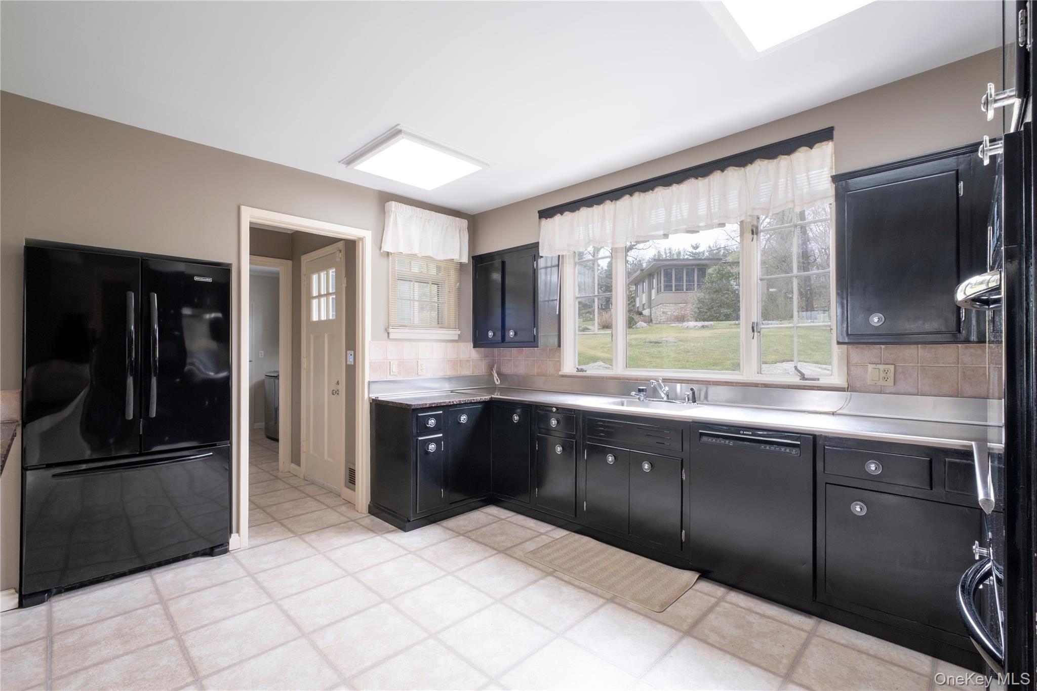 180 Wilmot Road New Rochelle, NY 10804 - Photo 19 of 26