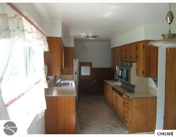 9870 East Cleveland Road Ashley, MI 48806 - Photo 2 of 4 1770479-1.JPG