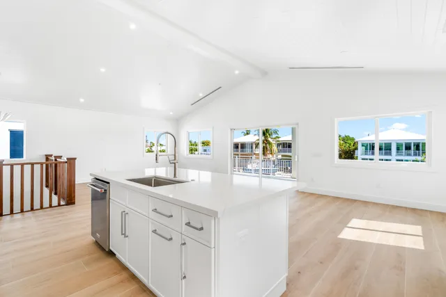 $2,950,000 | 226 South Coconut Palm Boulevard, Tavernier, FL 33070