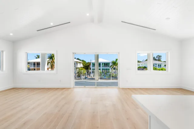 $2,950,000 | 226 South Coconut Palm Boulevard, Tavernier, FL 33070