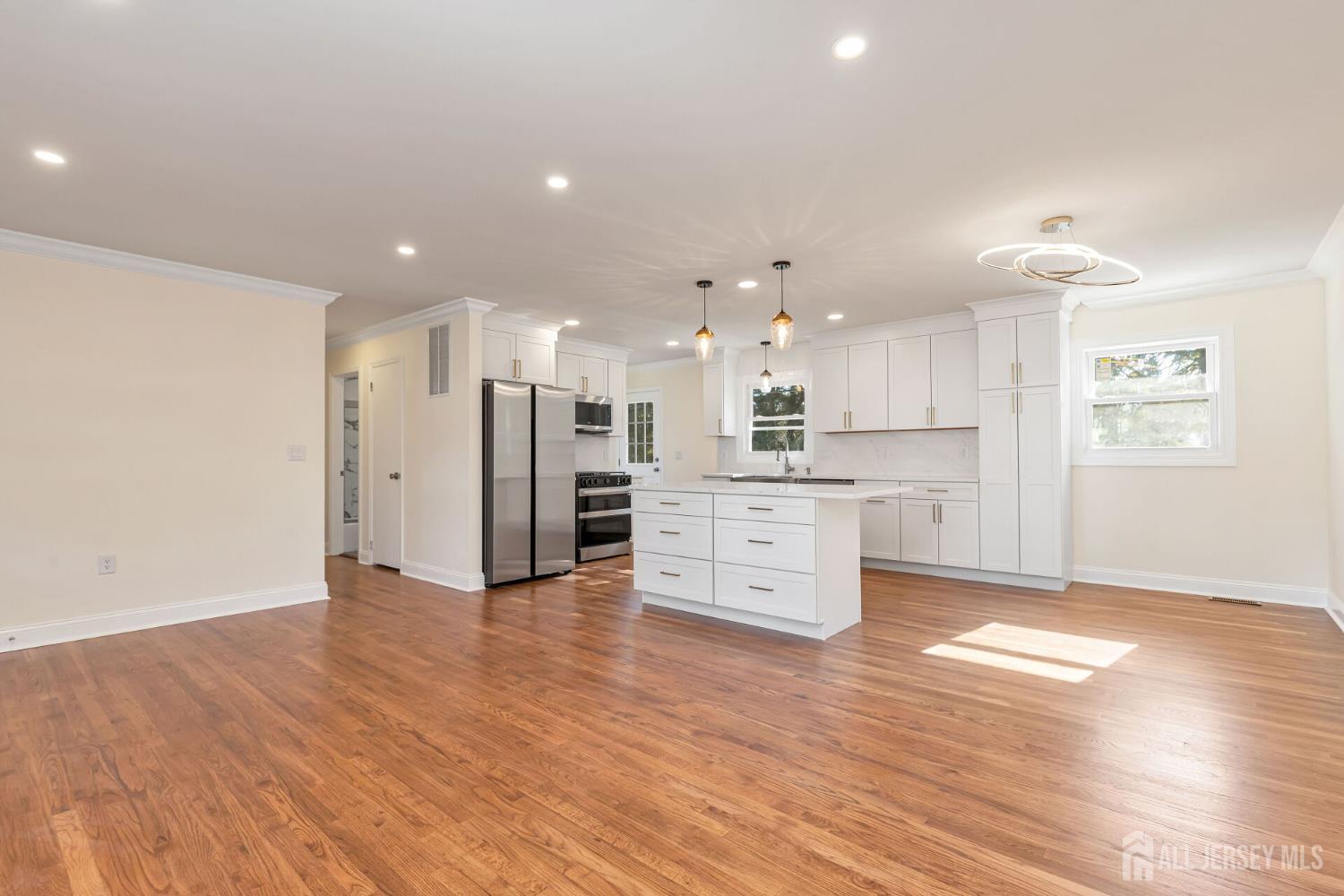64 Ellison Road Somerset, NJ 08873 - Photo 4 of 53 Gallery Image 4