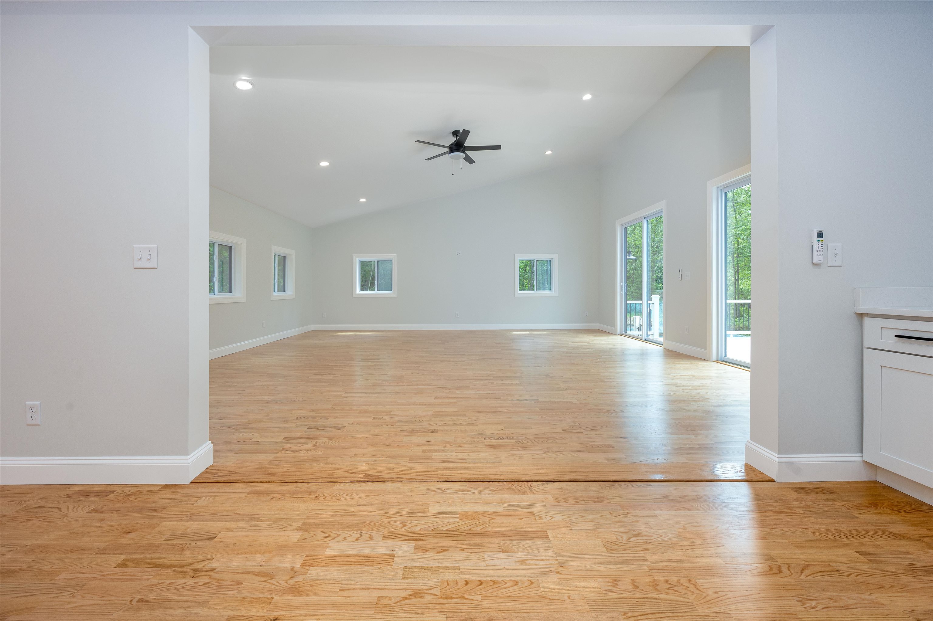 99 Rockingham Road, Unit 1 Londonderry, NH 03053 - Photo 11 of 42