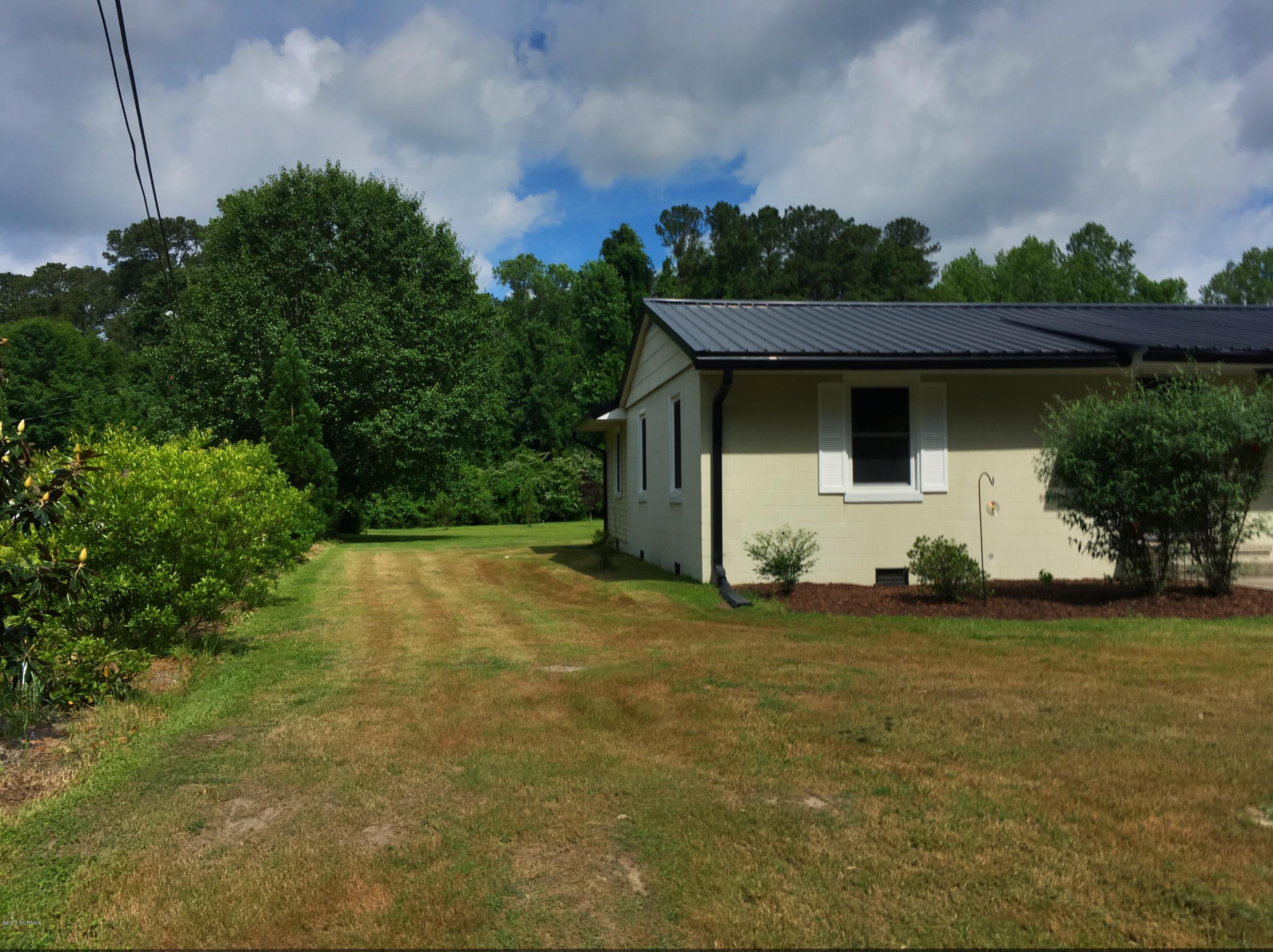 308 Smaw Road Washington, NC 27889 - Photo 3 of 11 20170504_142904888_iOS