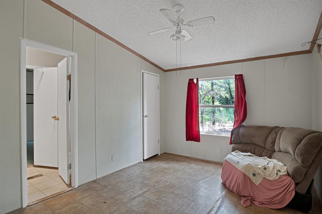 318 Bavarian Road Waco, TX 76705 - Photo 15 of 26 a living room with furniture and a window