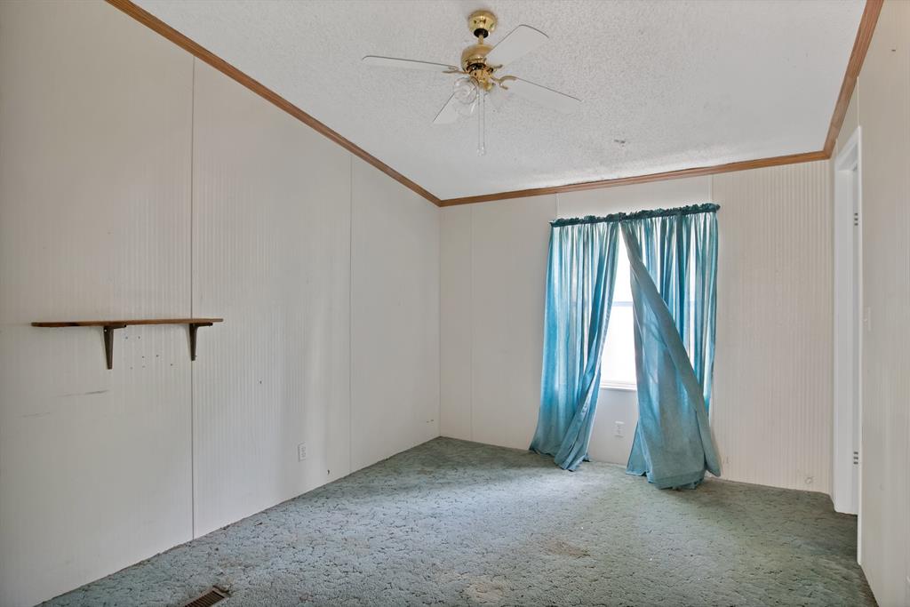 318 Bavarian Road Waco, TX 76705 - Photo 19 of 26 an empty room with windows and fan