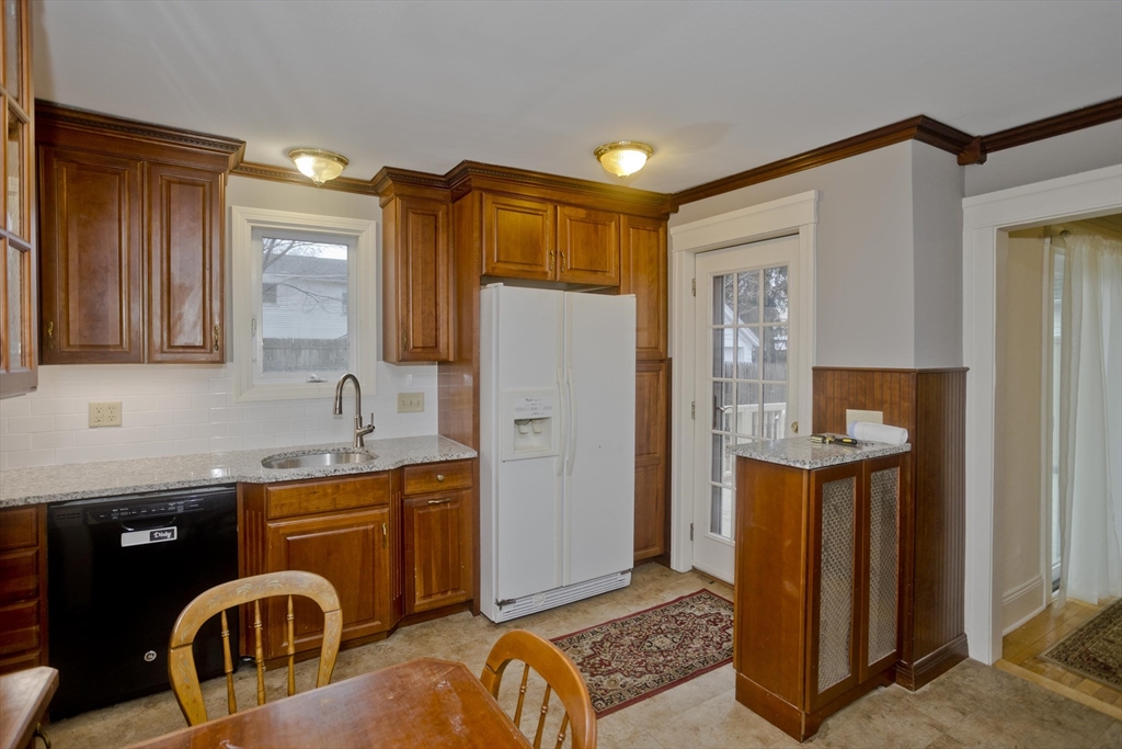 44 Meredith Street Springfield, MA 01108 - Photo 13 of 41