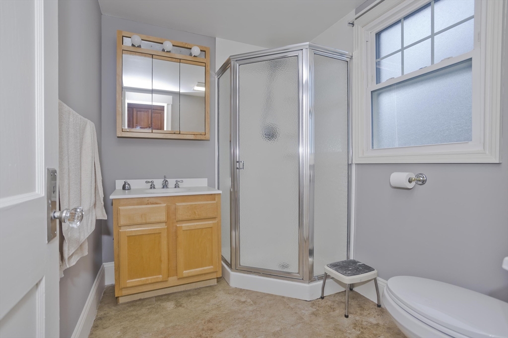 44 Meredith Street Springfield, MA 01108 - Photo 15 of 41