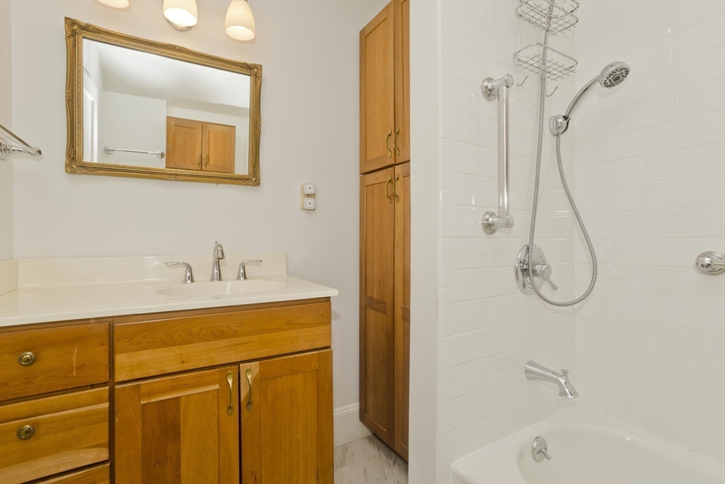 44 Meredith Street Springfield, MA 01108 - Photo 24 of 41