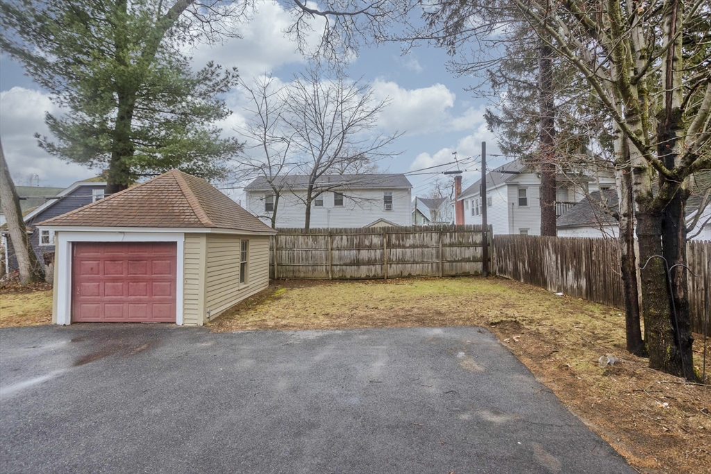 44 Meredith Street Springfield, MA 01108 - Photo 9 of 41