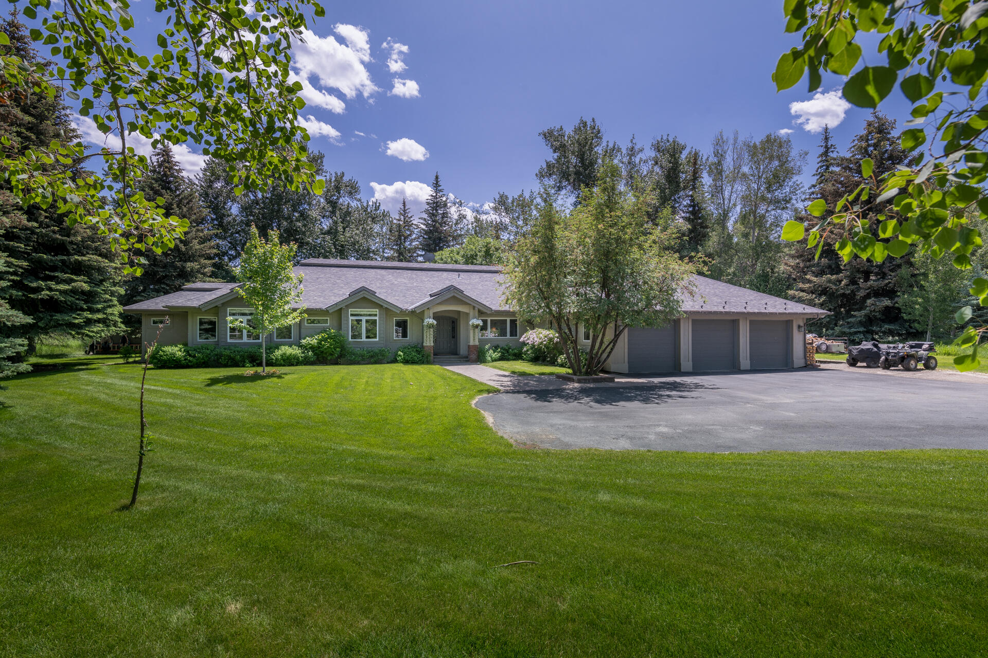 102 Willow Road Hailey, ID 83333 - Photo 32 of 38 Parking area outside front door