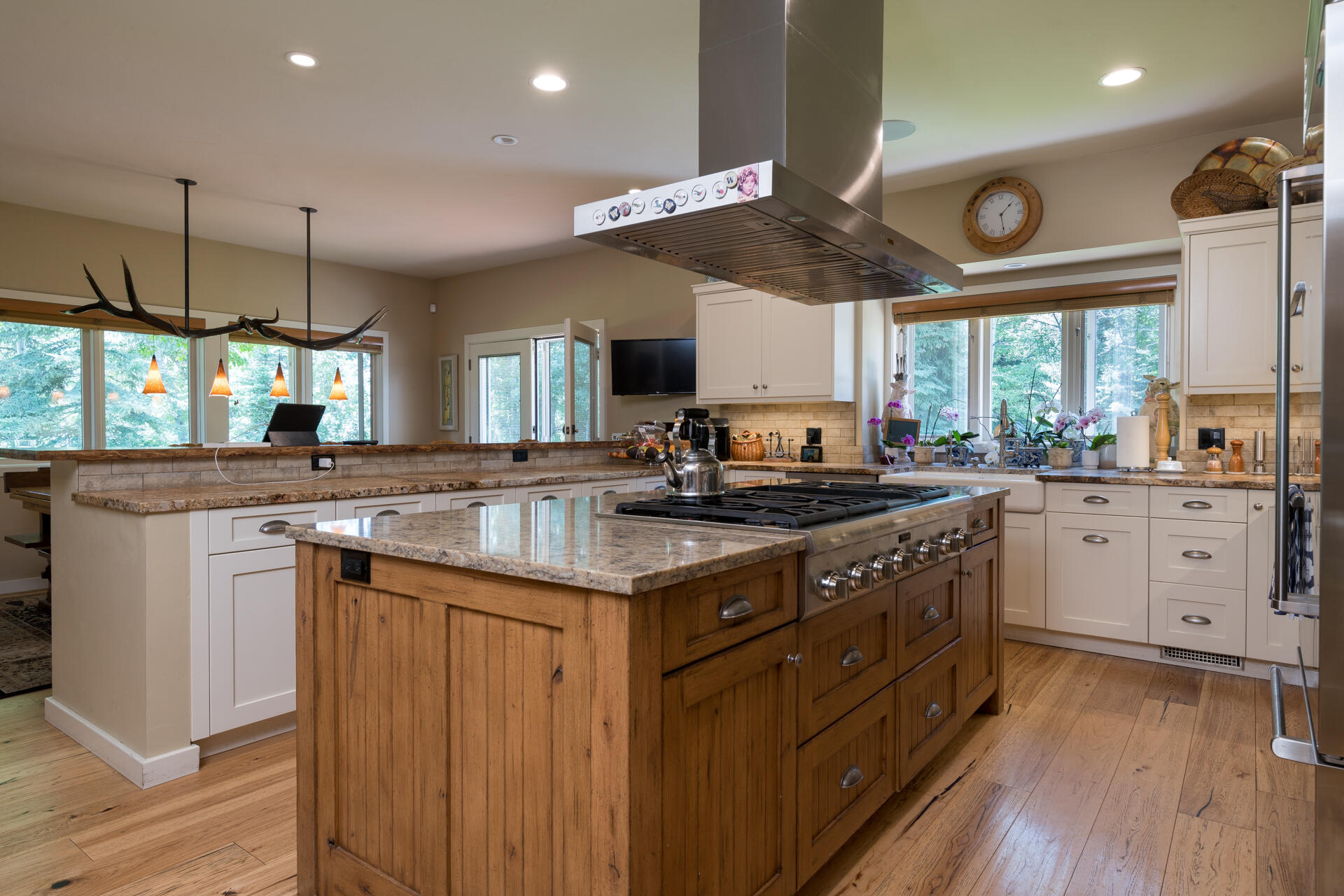 102 Willow Road Hailey, ID 83333 - Photo 6 of 38 gas stovetop