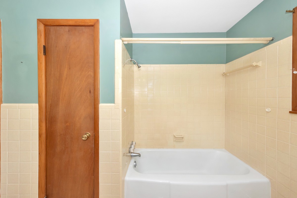 40 Blanche Road Taft, TN 38488 - Photo 23 of 38 a bathroom with a bathtub and a shower