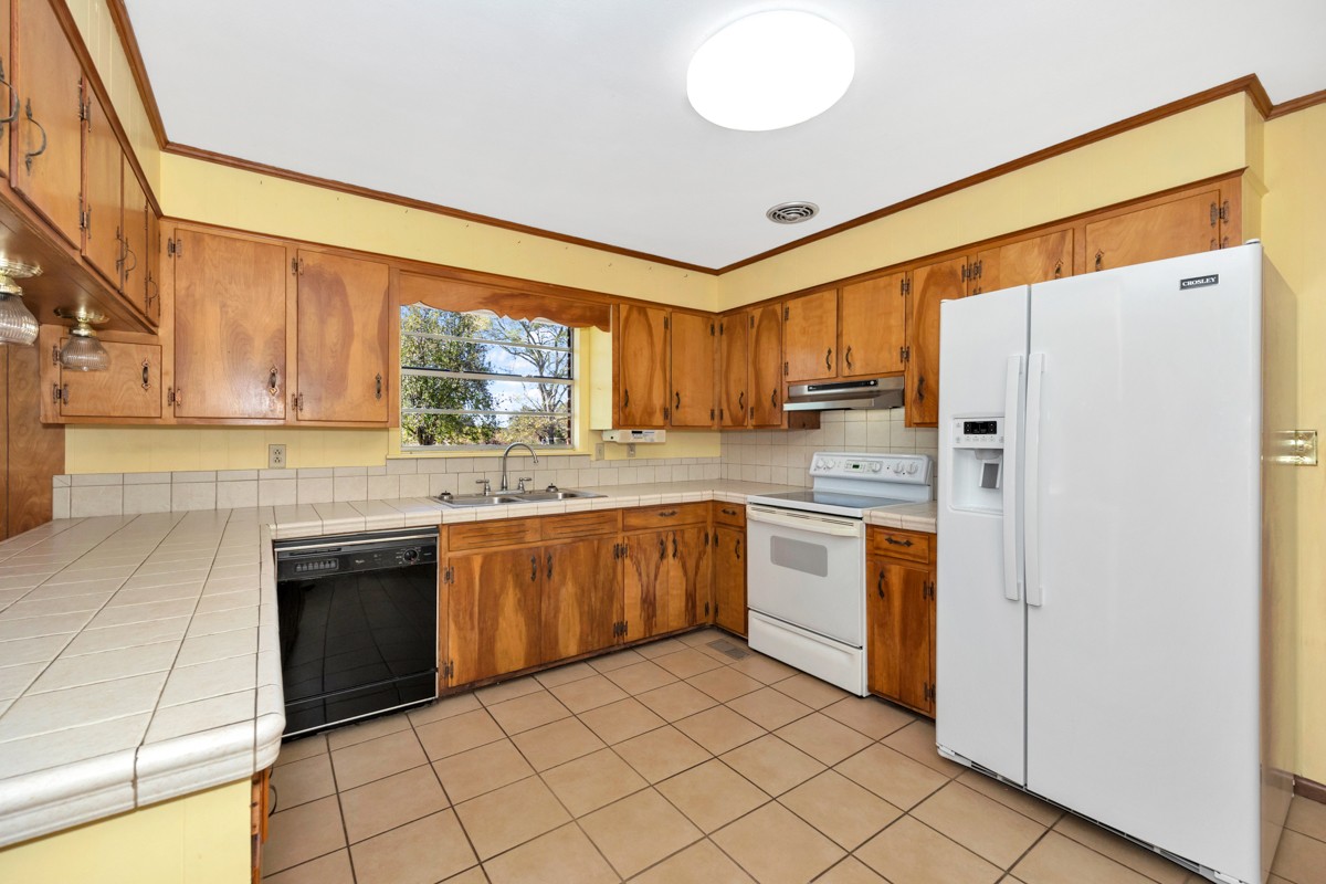 40 Blanche Road Taft, TN 38488 - Photo 10 of 38 a kitchen with stainless steel appliances granite countertop a refrigerator sink and stove