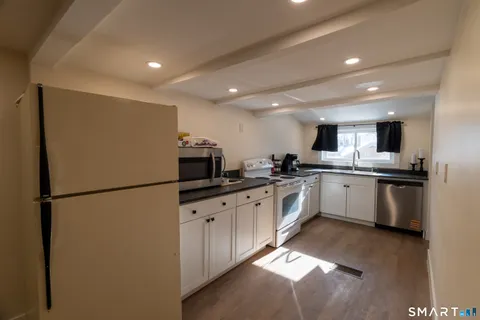 $339,900 | 231 Broad Street, Norwich, CT 06360