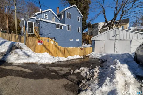 $343,900 | 231 Broad Street, Norwich, CT 06360