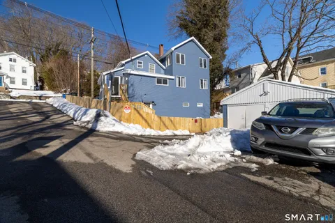 $339,900 | 231 Broad Street, Norwich, CT 06360