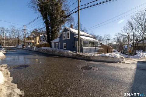 $339,900 | 231 Broad Street, Norwich, CT 06360