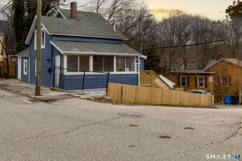 $339,900 | 231 Broad Street, Norwich, CT 06360