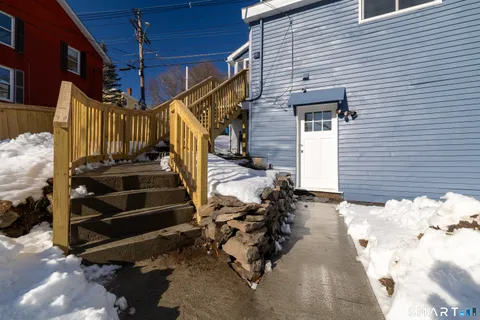 $343,900 | 231 Broad Street, Norwich, CT 06360