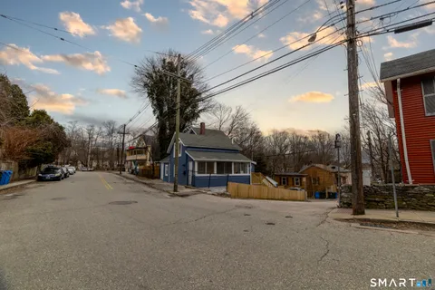 $339,900 | 231 Broad Street, Norwich, CT 06360