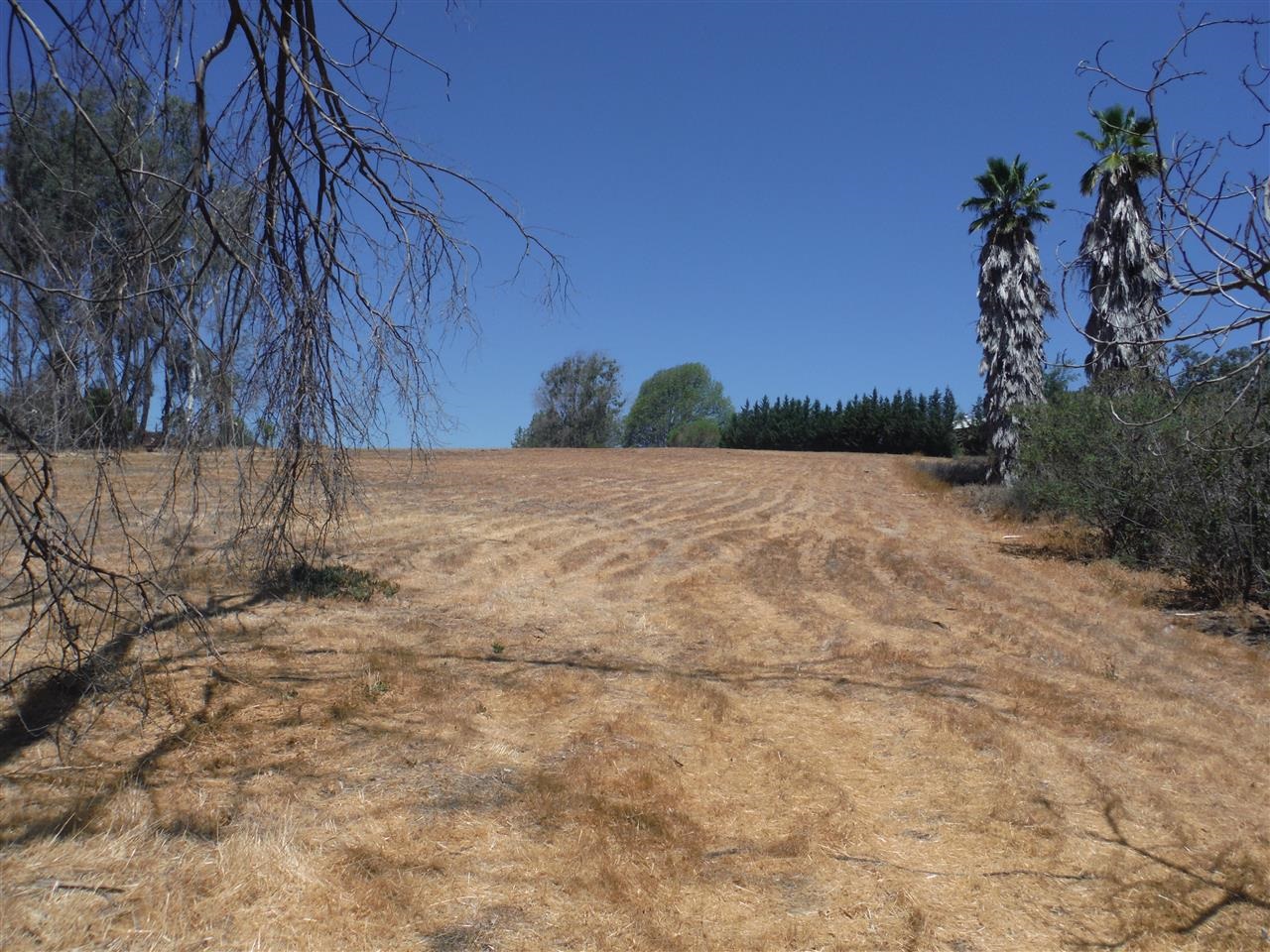 V-lot Via Del Robles Fallbrook, CA 92028 - Photo 4 of 12