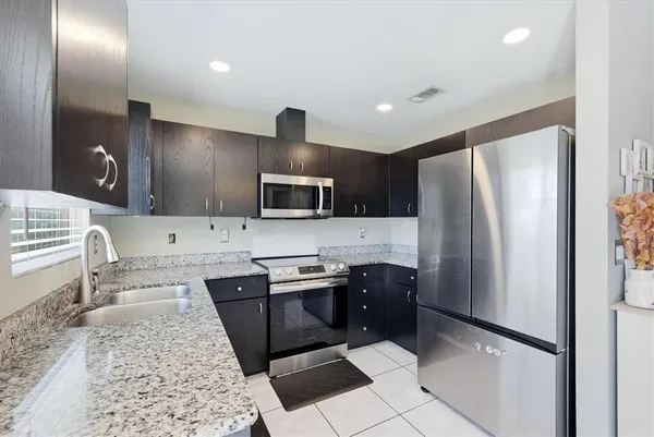 $2,550 | 4478 Longford Drive, Sarasota, FL 34232