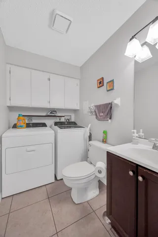 a en suite bathroom with a sink and a mirror