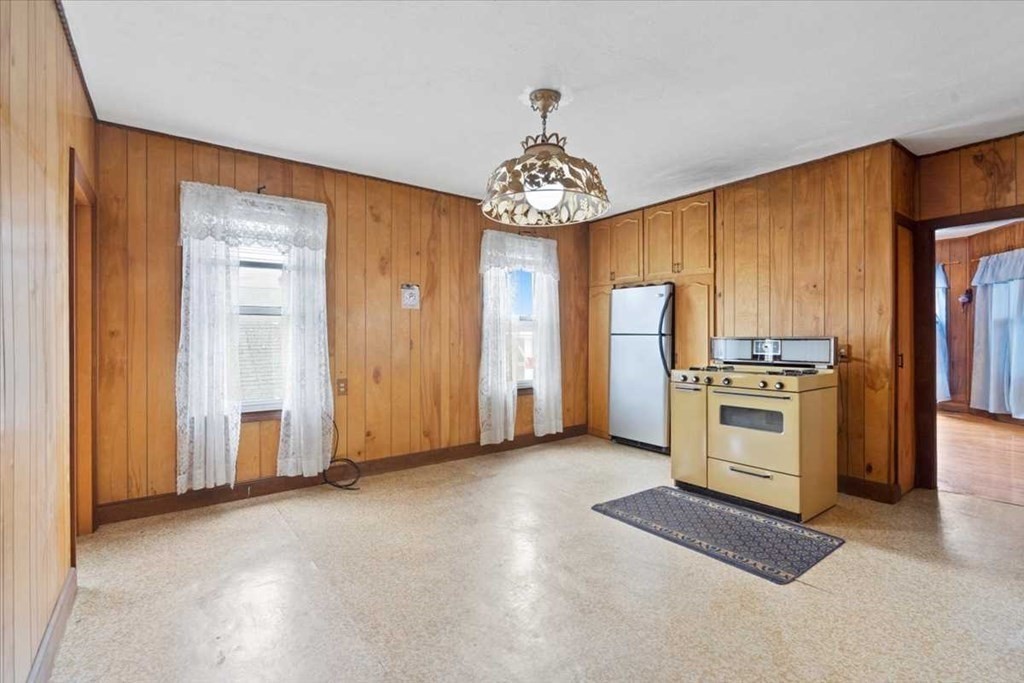 7 Lyon Street Worcester, MA 01604 - Photo 12 of 20 Gallery Image 12