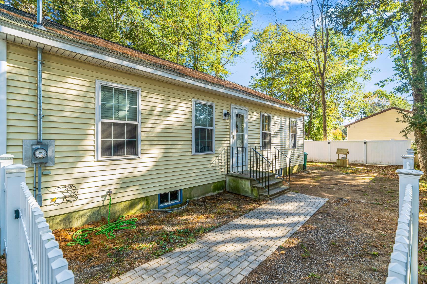 8 Riverside Drive Fremont, NH 03044 - Photo 2 of 20