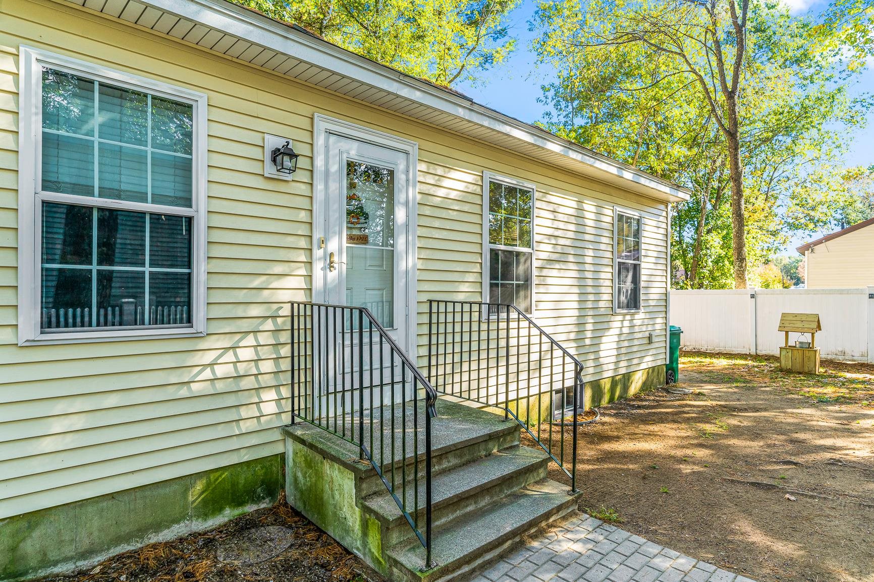 8 Riverside Drive Fremont, NH 03044 - Photo 3 of 20