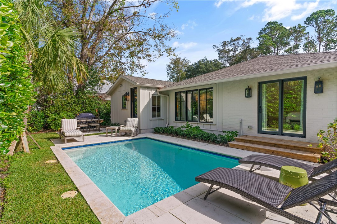 609 Oak Street St. Simons Island, GA 31522 - Photo 1 of 28