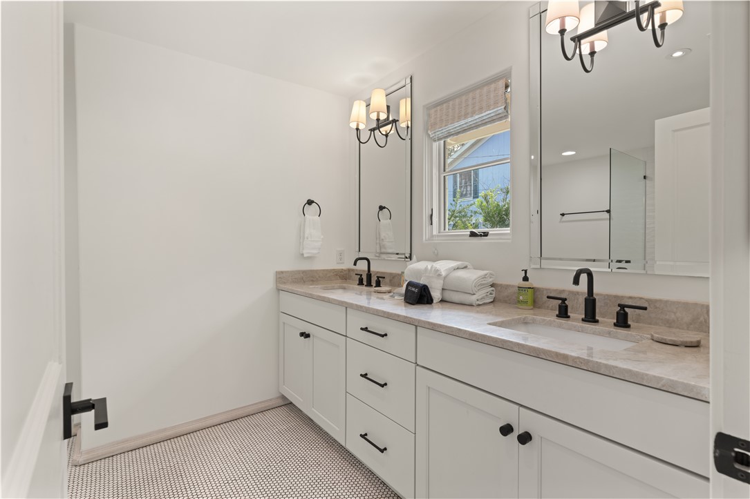 609 Oak Street St. Simons Island, GA 31522 - Photo 12 of 28