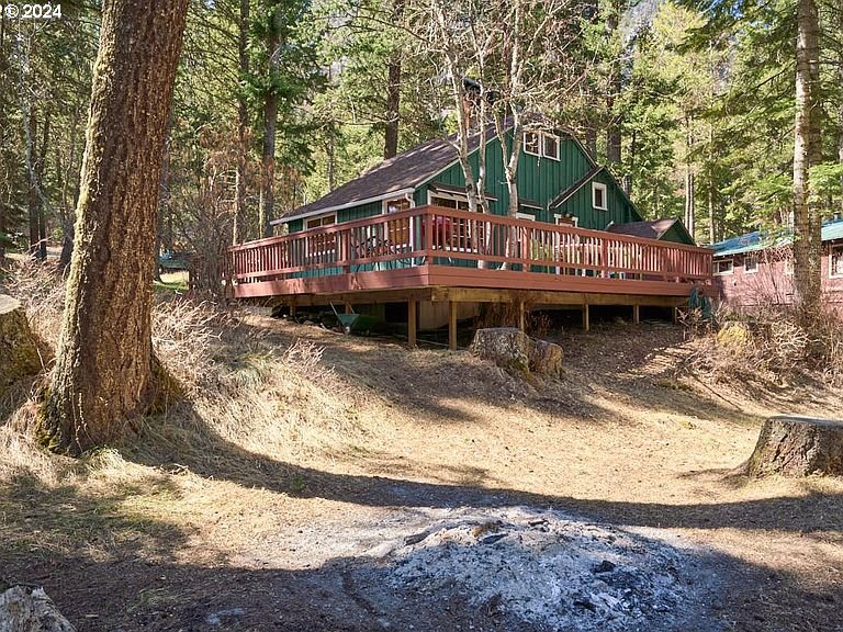 59975 Pollock Road Joseph, OR 97846 - Photo 4 of 34 a view of a house with yard and sitting area