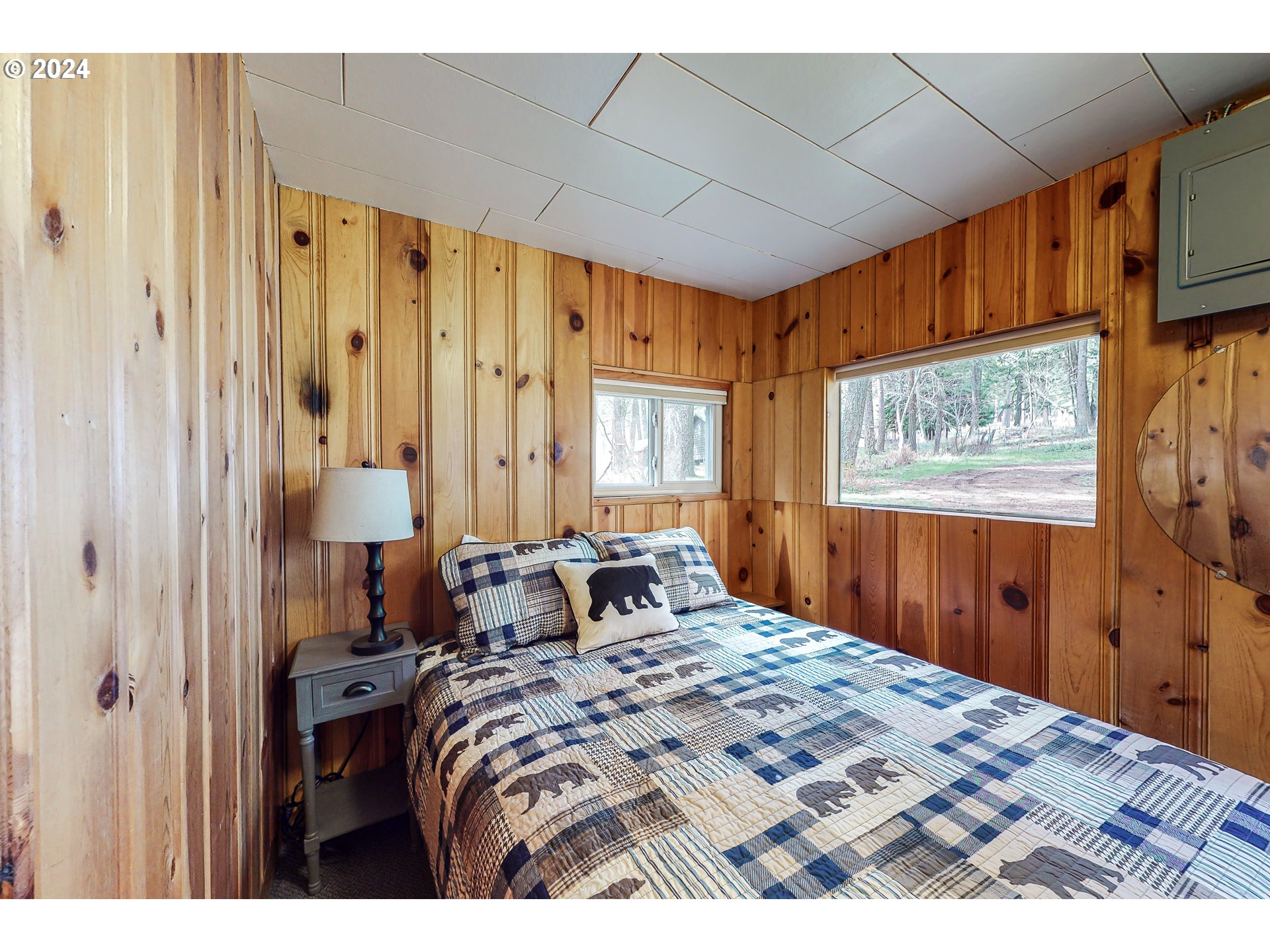 59975 Pollock Road Joseph, OR 97846 - Photo 7 of 34 a bedroom with a large bed and a window
