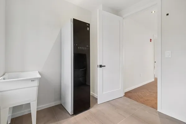 a view of utility room