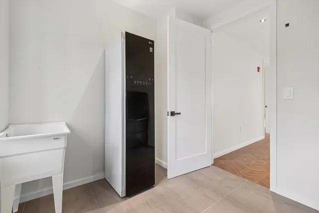 a view of utility room