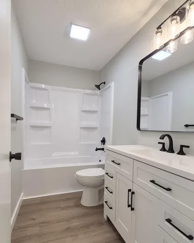 $269,900 | 6609 Gretchen Lane North, Oakdale, MN 55128