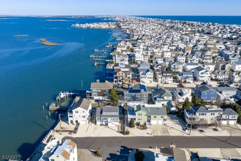 $1,999,999 | 25 West Bayberry Drive, Beach Haven, NJ 08008