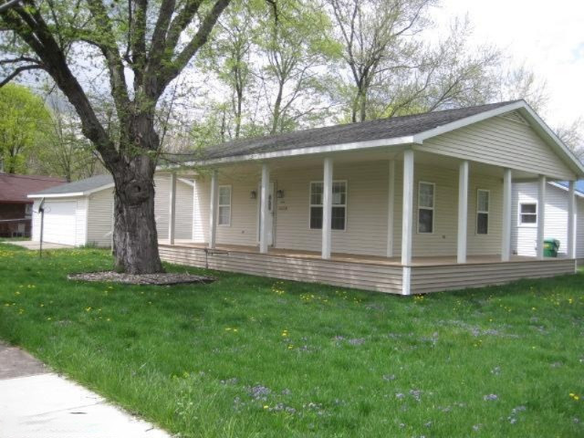 645 South Hooker Avenue Three Rivers, MI 49093 - Photo 1 of 24 Primary Photo