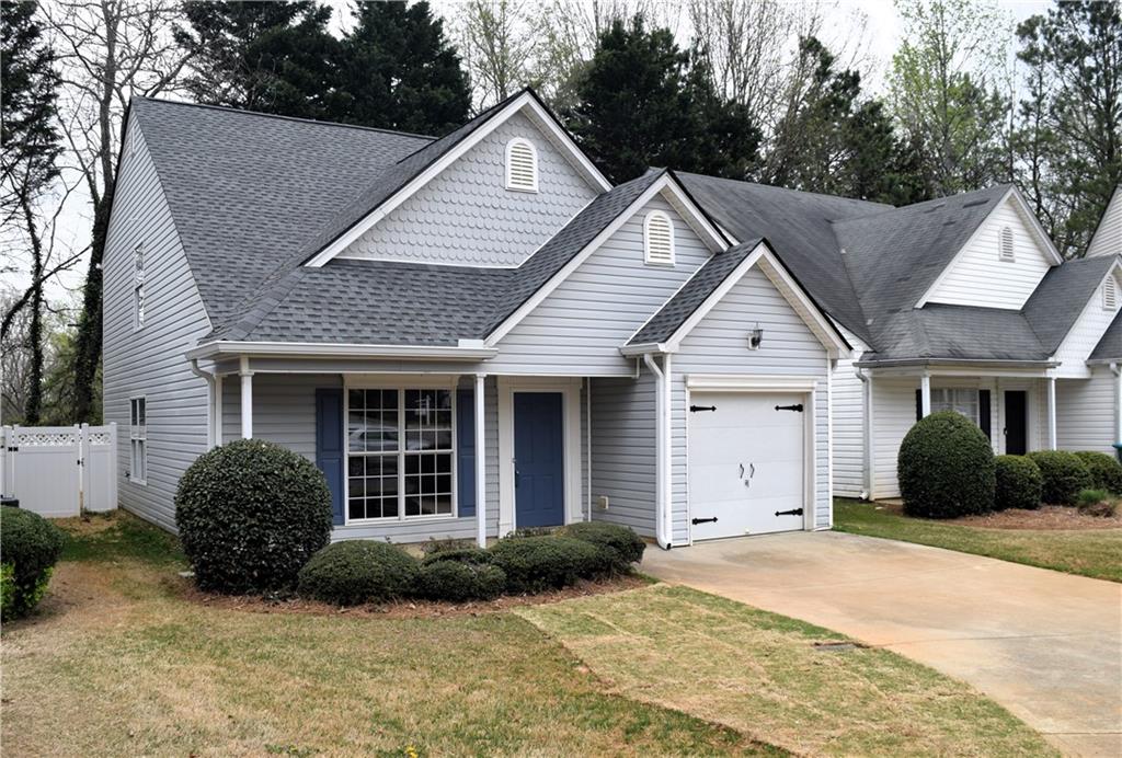 a view of a house with a yard