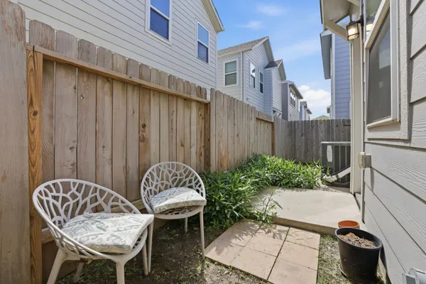 $335,000 | 9905 Smokehouse Silo Lane, Houston, TX 77080