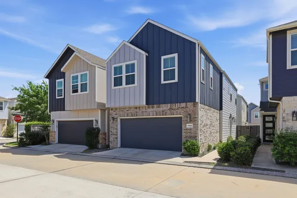 $335,000 | 9905 Smokehouse Silo Lane, Houston, TX 77080