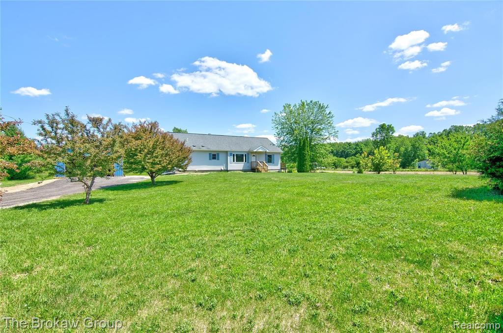 6414 Sheridan Road Flushing, MI 48433 - Photo 3 of 57