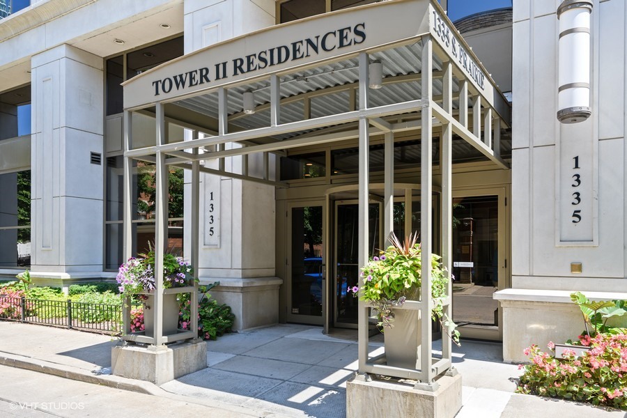 1335 South Prairie Ave Unit 1501  