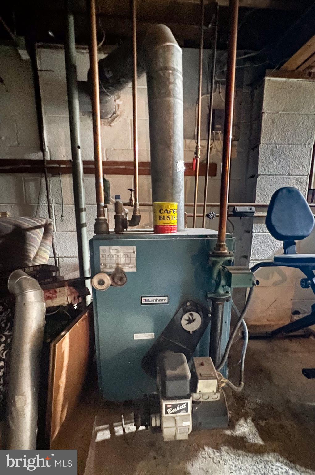 186 West Railroad Street Reedsville, PA 17084 - Photo 14 of 28 a living room with furniture