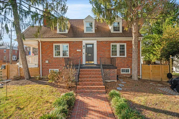 $1,950 | 1700 Dewitt Avenue, Unit 3, Alexandria, VA 22301