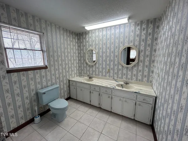 $269,900 | 218 Northeast North Street, Coeburn, VA 24230