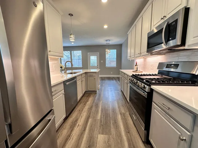 $2,200 | 46 Summer Haze Circle, The Woodlands, TX 77382