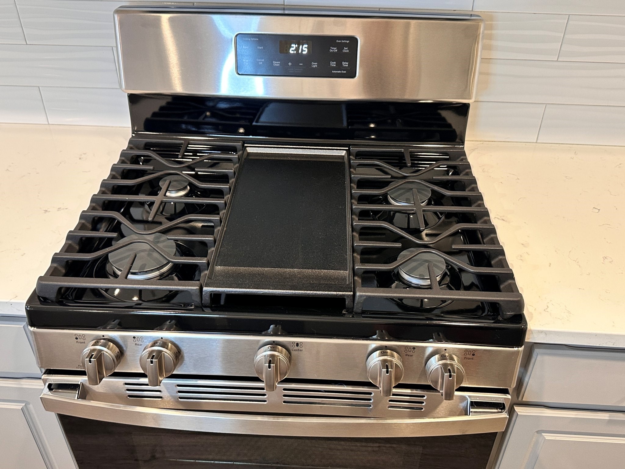 46 Summer Haze Circle The Woodlands, TX 77382 - Photo 12 of 43 Gas stove with 5 burners.