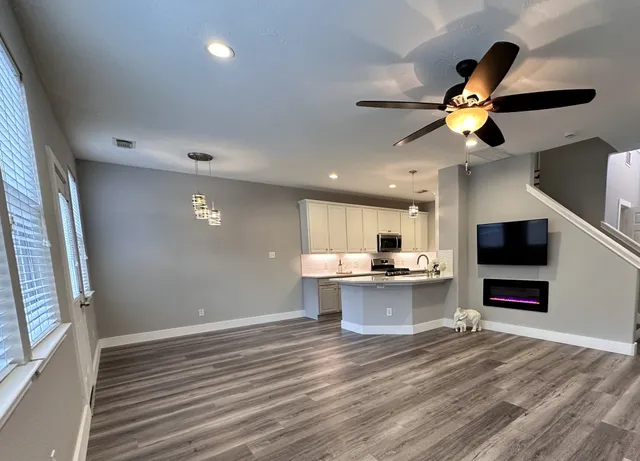 $2,200 | 46 Summer Haze Circle, The Woodlands, TX 77382